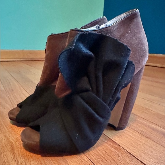 Miu Miu open toe heels from Fall 2012 runways. - Picture 3 of 8